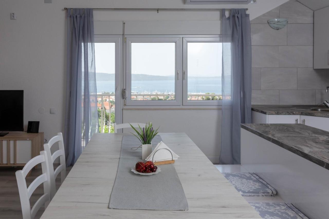 Apartmani Sandra Kaštela Exteriör bild