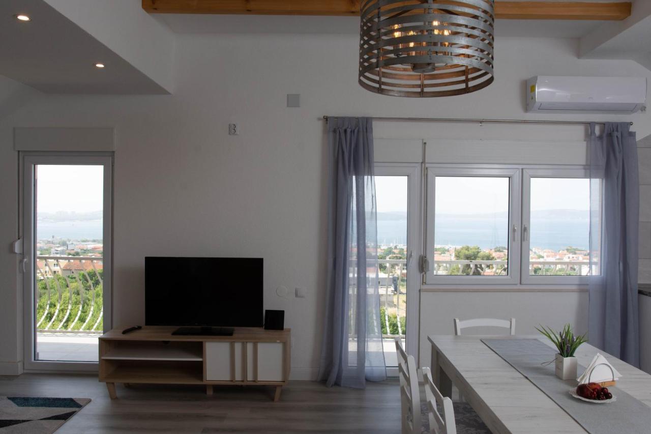 Apartmani Sandra Kaštela Exteriör bild