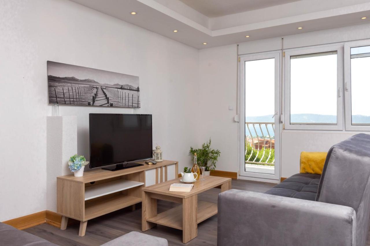 Apartmani Sandra Kaštela Exteriör bild