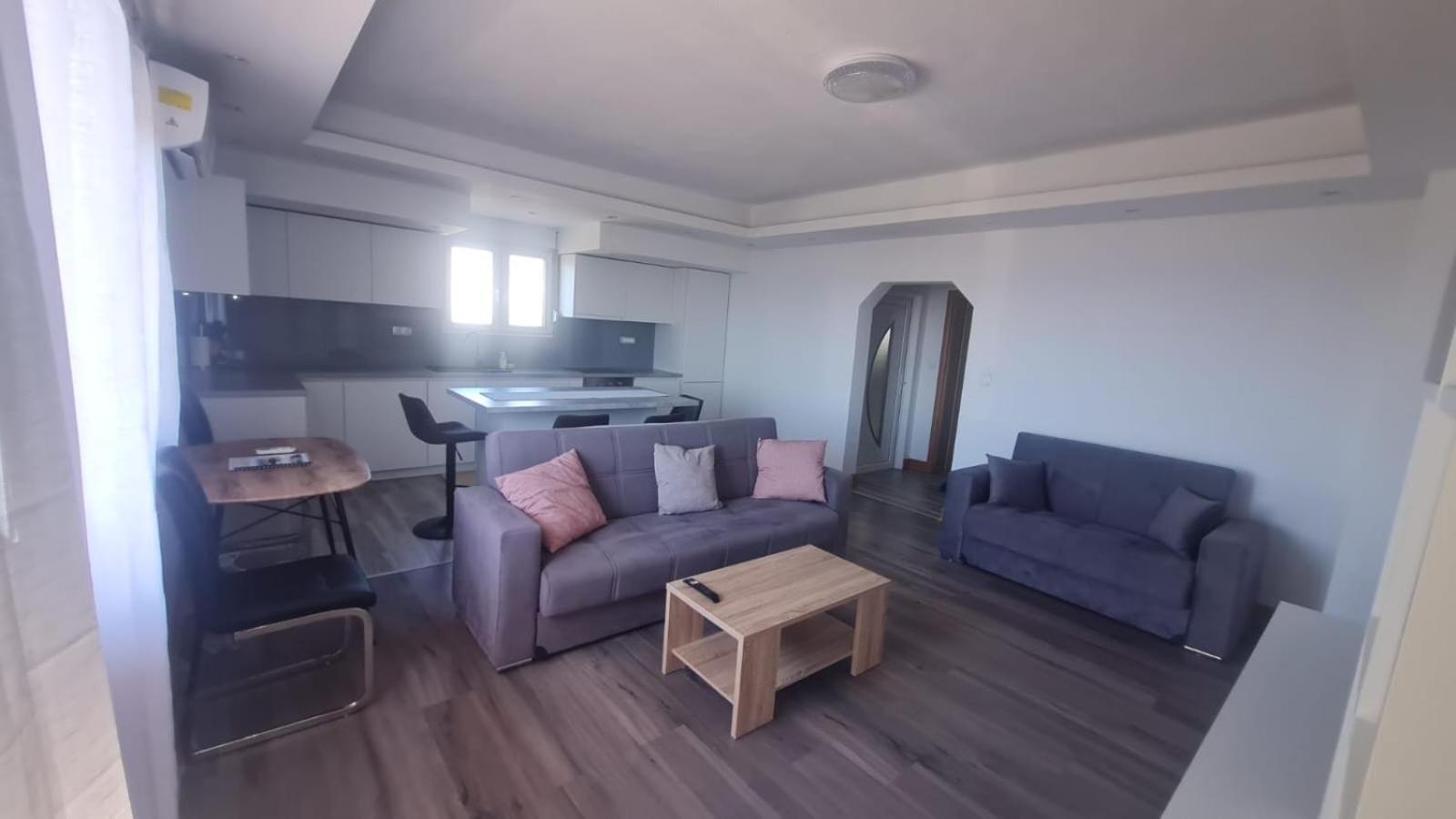 Apartmani Sandra Kaštela Exteriör bild